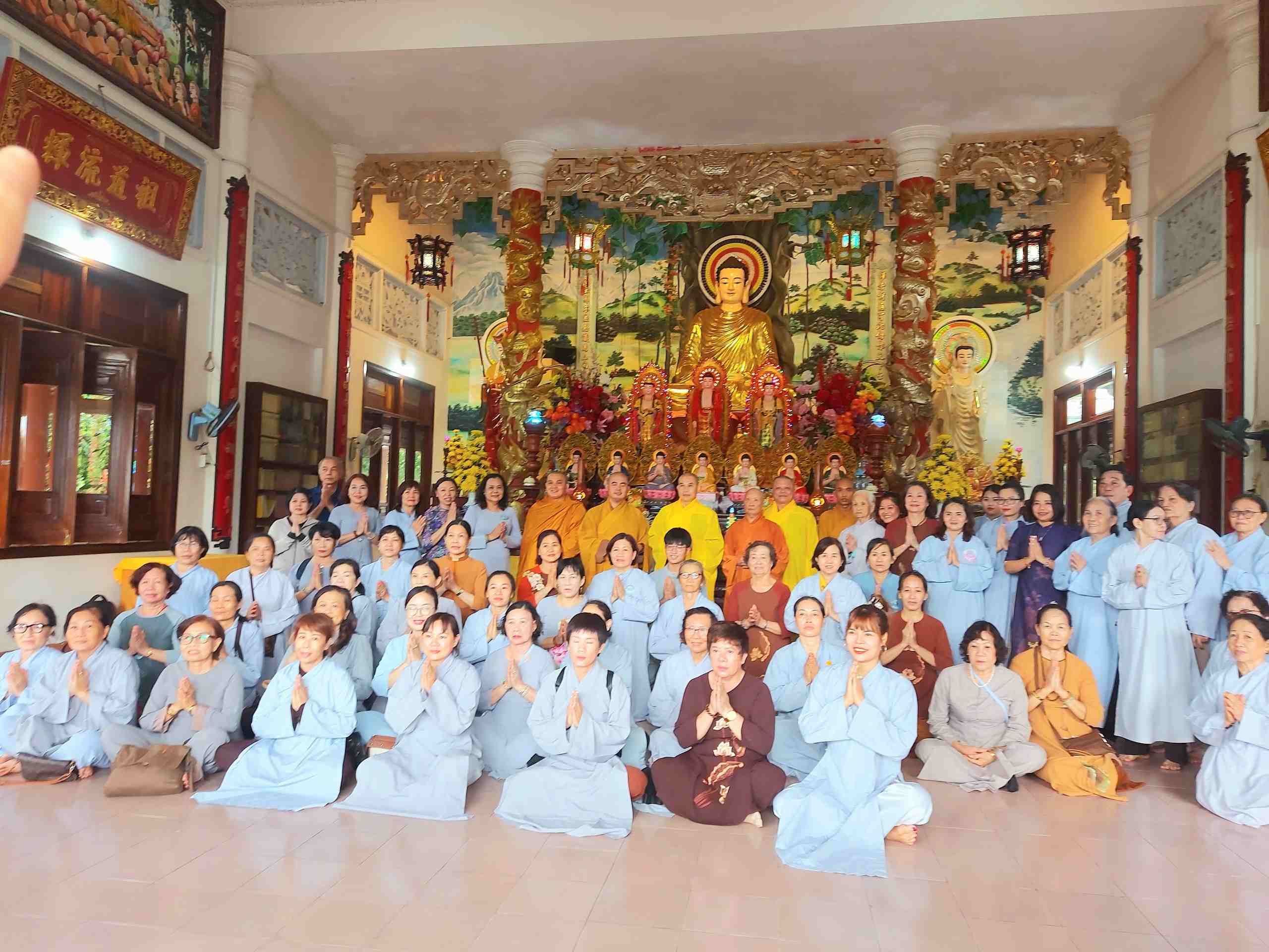 Ban TTXH Phật giáo tỉnh Bình Định thăm và cúng dường 12 Trú xứ An cư Kiết hạ PL. 2567 - 2023.